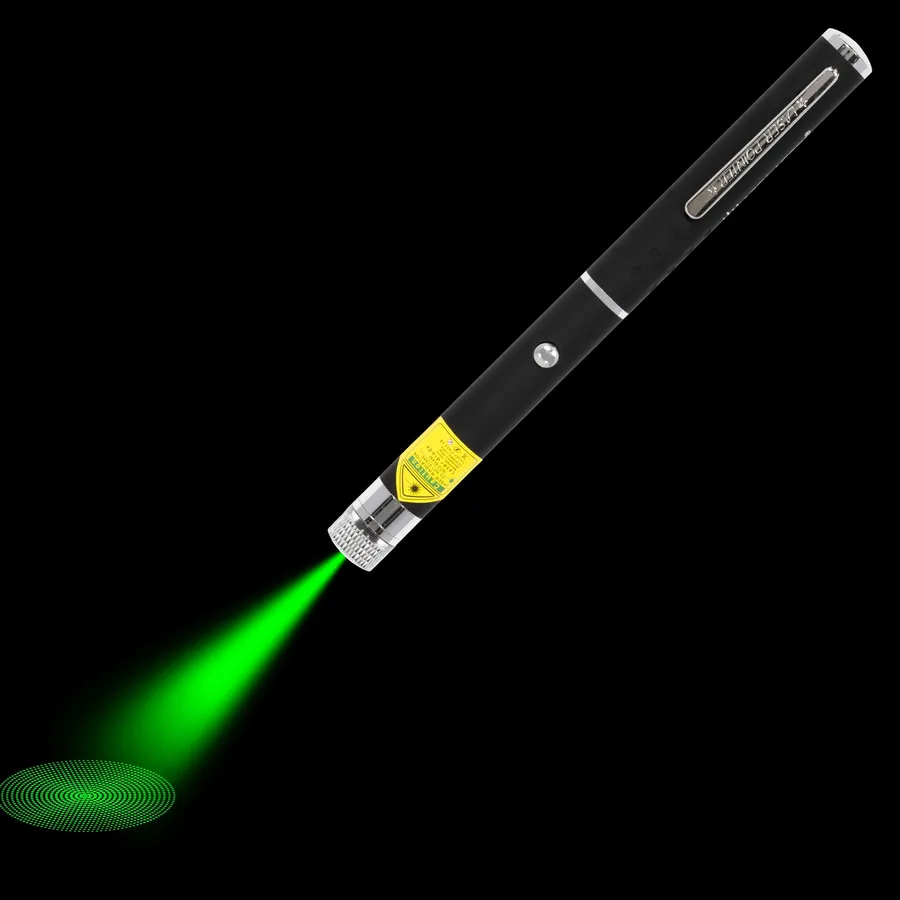 Grüner Laserpointer AG-2 mit sichtbarem Laserstrahl im Dunkeln